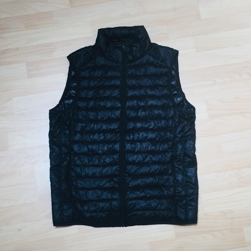 Uniqlo Black Puffer Vest